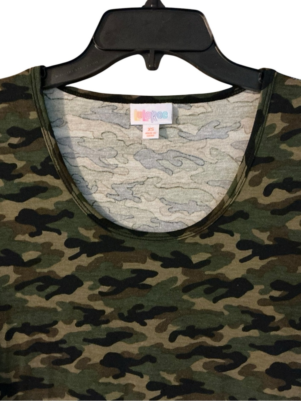 LULAROE Erika Camo Swing Top XS 18” p2p Black/Green Multi EUC - Picture 3 of 10